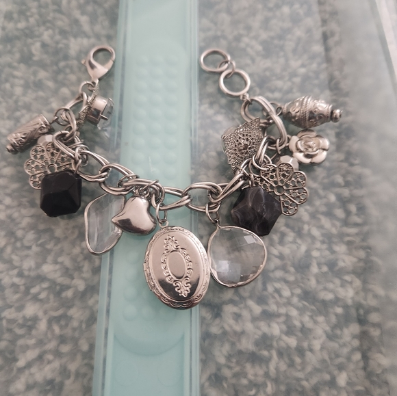 Jewelry - Picture 4 of 5